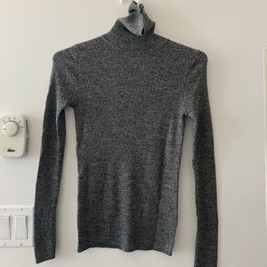 Brand new uniqlo merino wool turtleneck